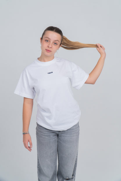 Camiseta 100% algodón hechas en Portugal y España. Camiseta blanca con el diseño en la espalda de "kisses to my exes".